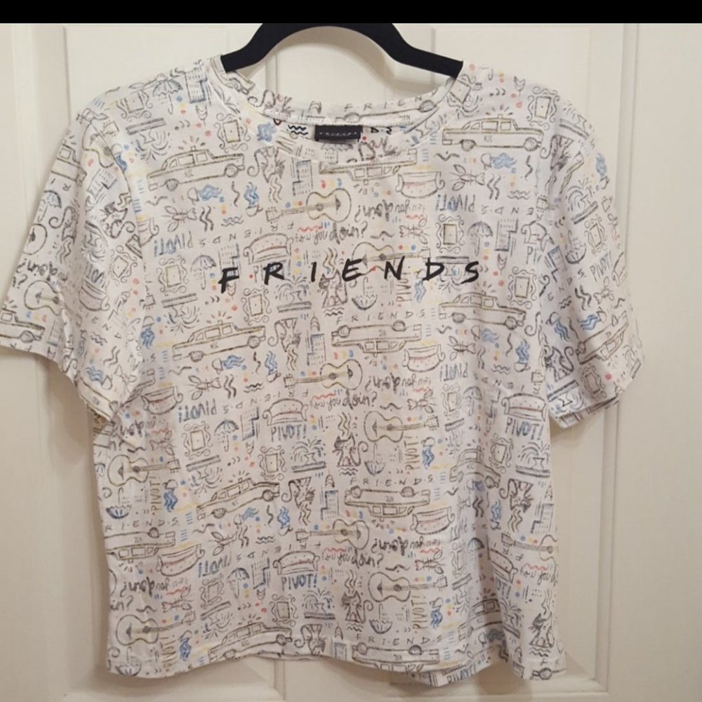NWT - FRIENDS - CREW NECK CROPPED T-SHIRT